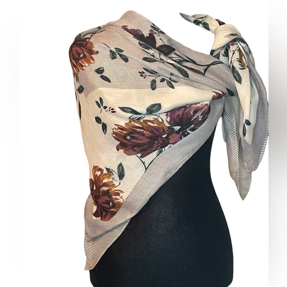 Floral White‎ Scarf